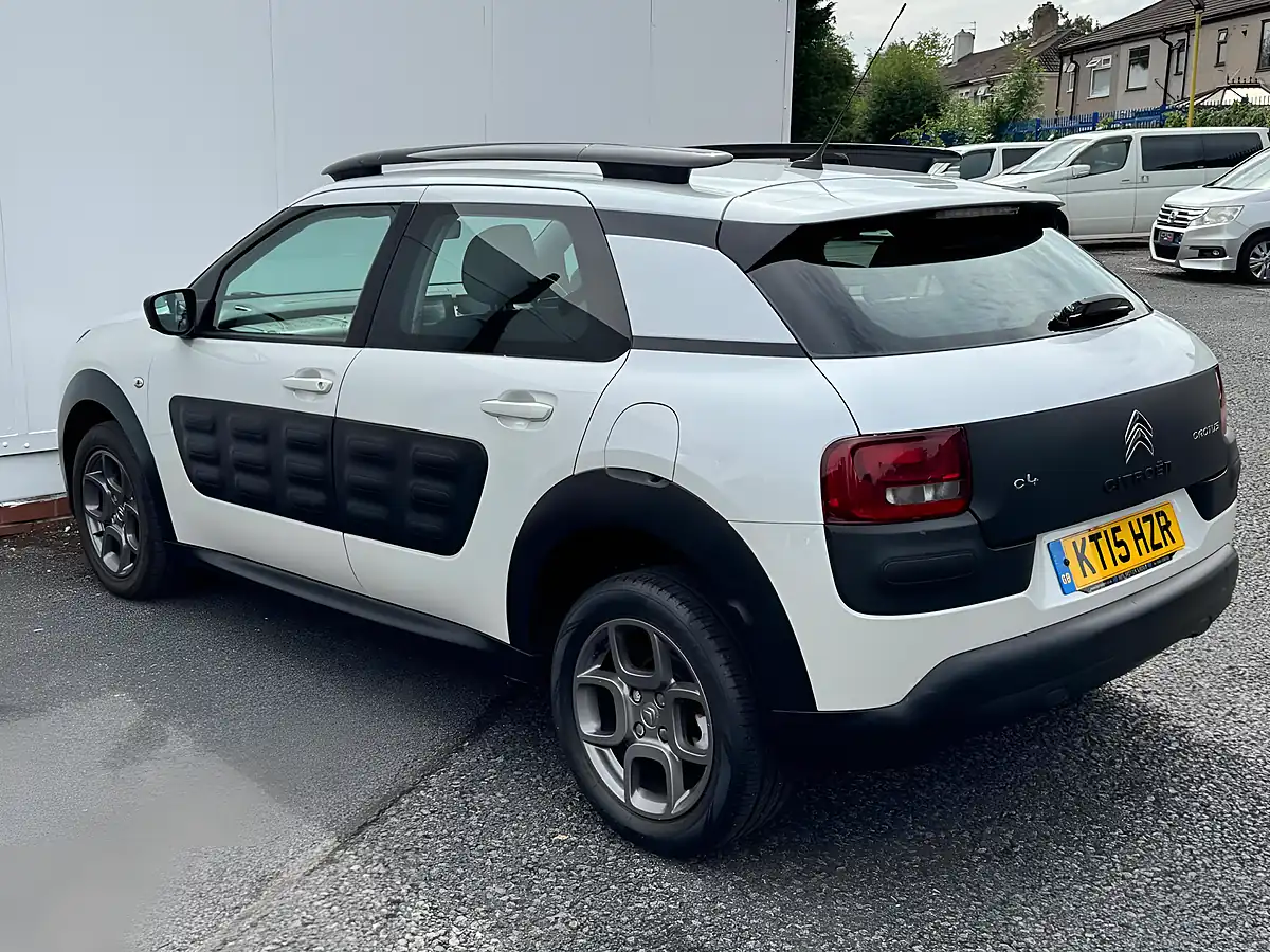 Used 2015 Citroen C4 Cactus Feel White - Interior and Exterior details 18