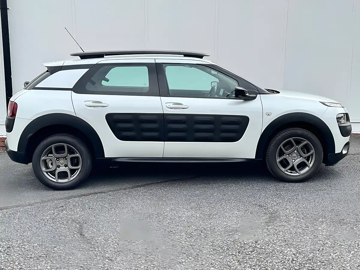 Used 2015 Citroen C4 Cactus Feel White - Interior and Exterior details 2