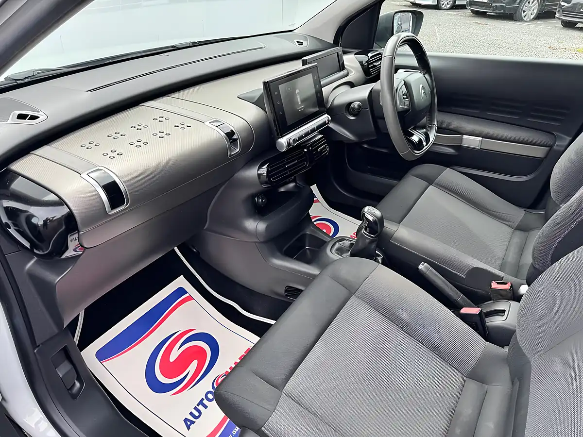 Used 2015 Citroen C4 Cactus Feel White - Interior and Exterior details 4