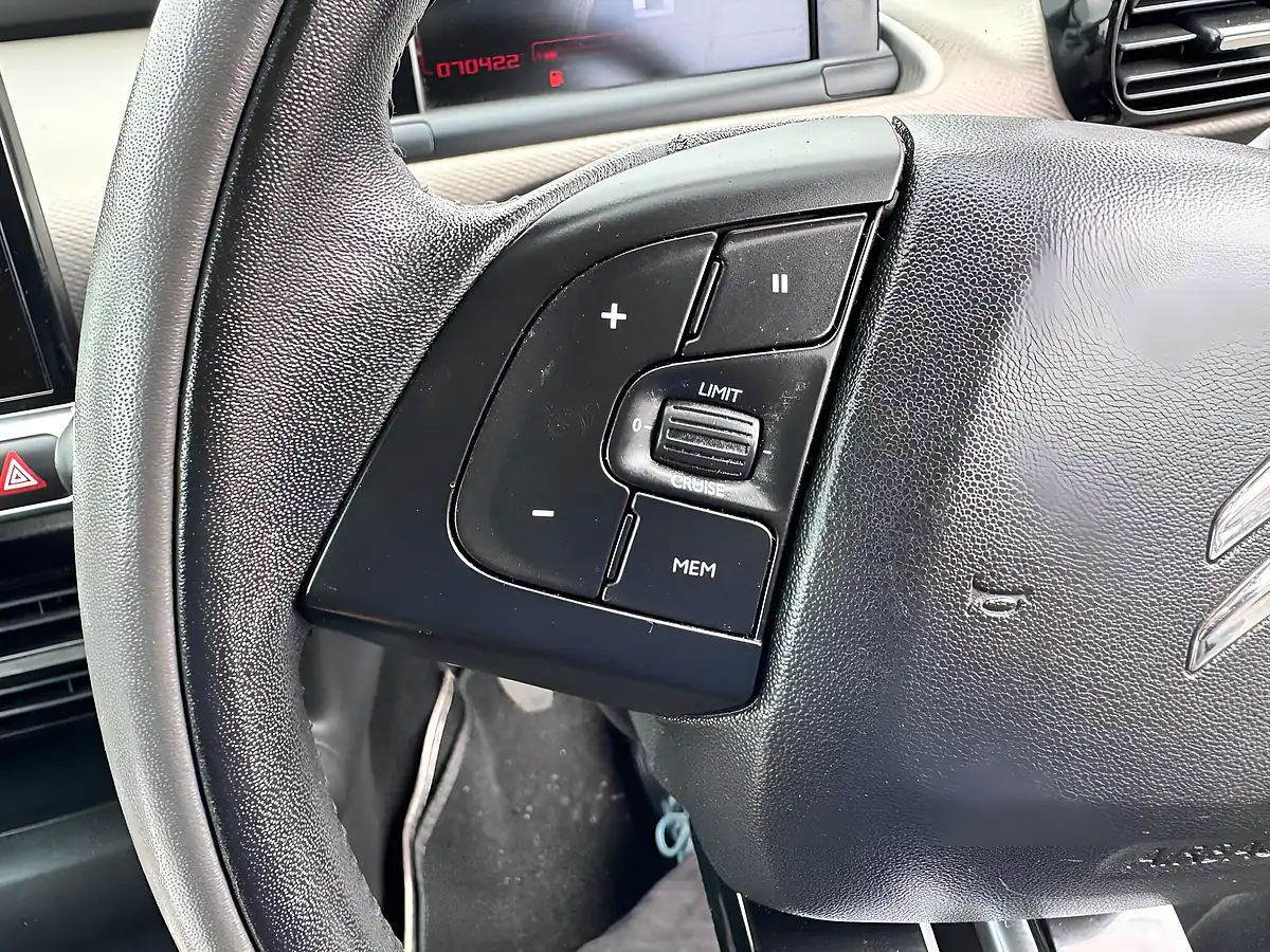 Used 2015 Citroen C4 Cactus Feel White - Interior and Exterior details 9