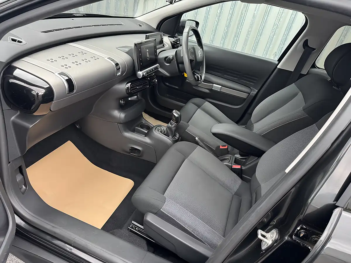 Used 2015 Citroen C4 Cactus Flair Black - Interior and Exterior details 10