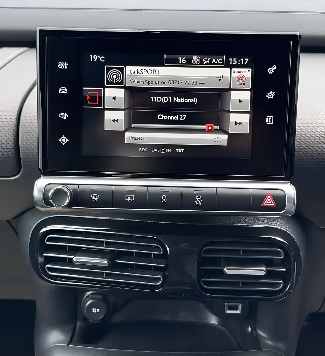 Used 2015 Citroen C4 Cactus Flair Black - Interior and Exterior details 15