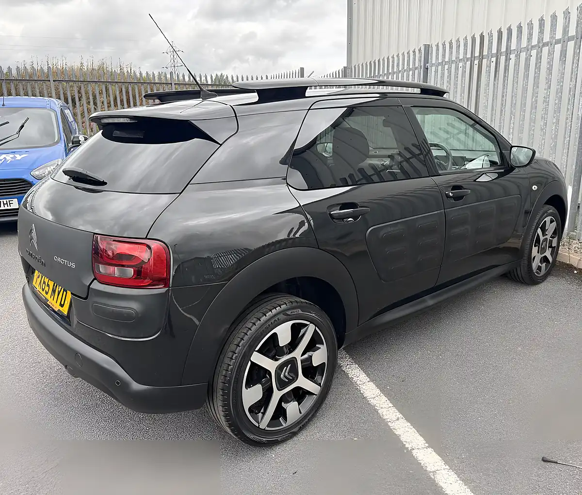 Used 2015 Citroen C4 Cactus Flair Black - Interior and Exterior details 5