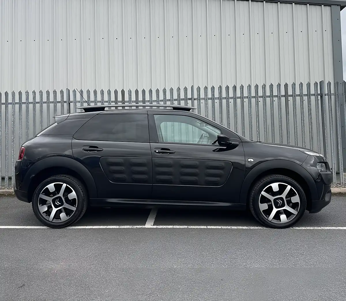 Used 2015 Citroen C4 Cactus Flair Black - Interior and Exterior details 7