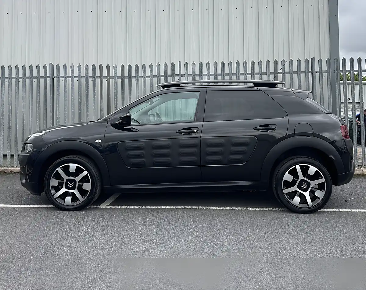 Used 2015 Citroen C4 Cactus Flair Black - Interior and Exterior details 8