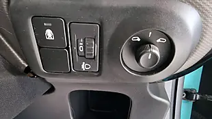 Used 2015 Citroen C4 Cactus Flair Blue - Interior and Exterior details 11