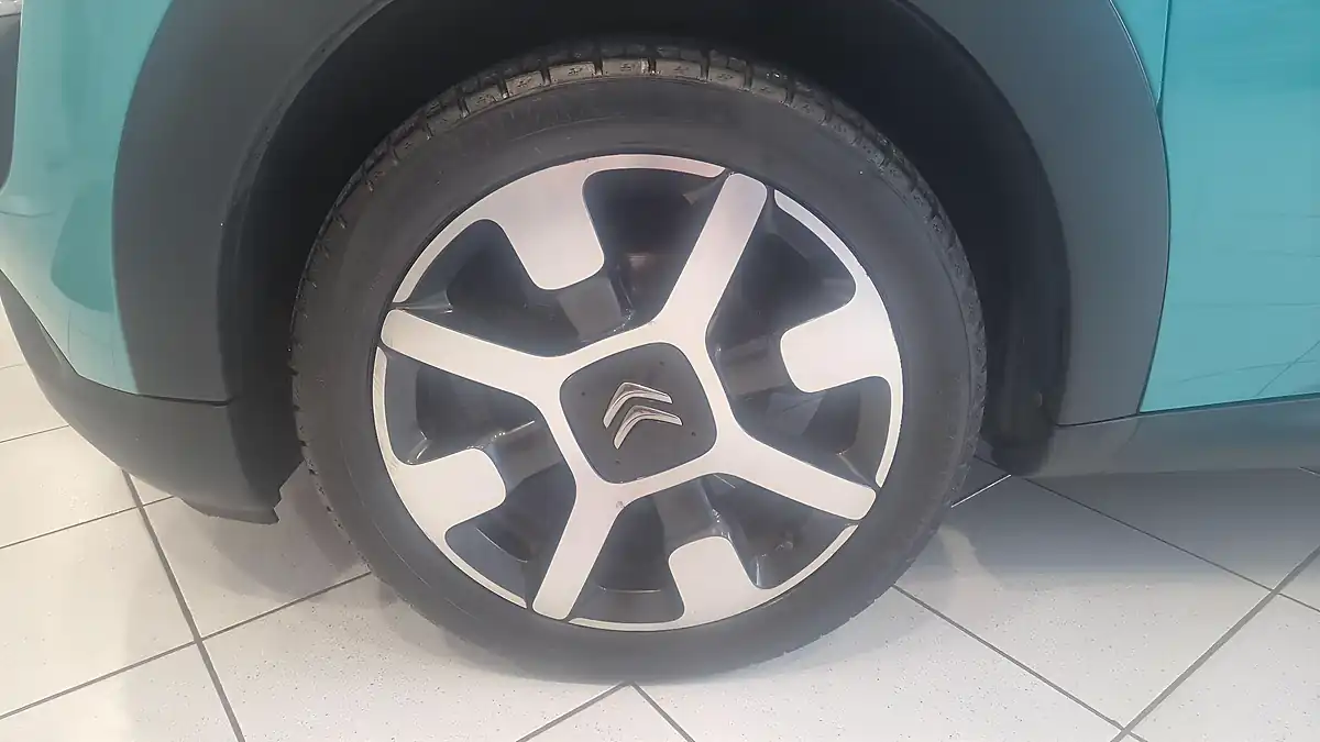 Used 2015 Citroen C4 Cactus Flair Blue - Interior and Exterior details 13