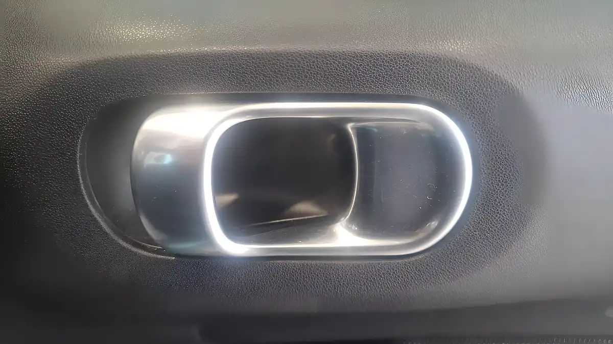 Used 2015 Citroen C4 Cactus Flair Blue - Interior and Exterior details 17
