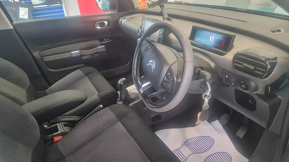 Used 2015 Citroen C4 Cactus Flair Blue - Interior and Exterior details 18