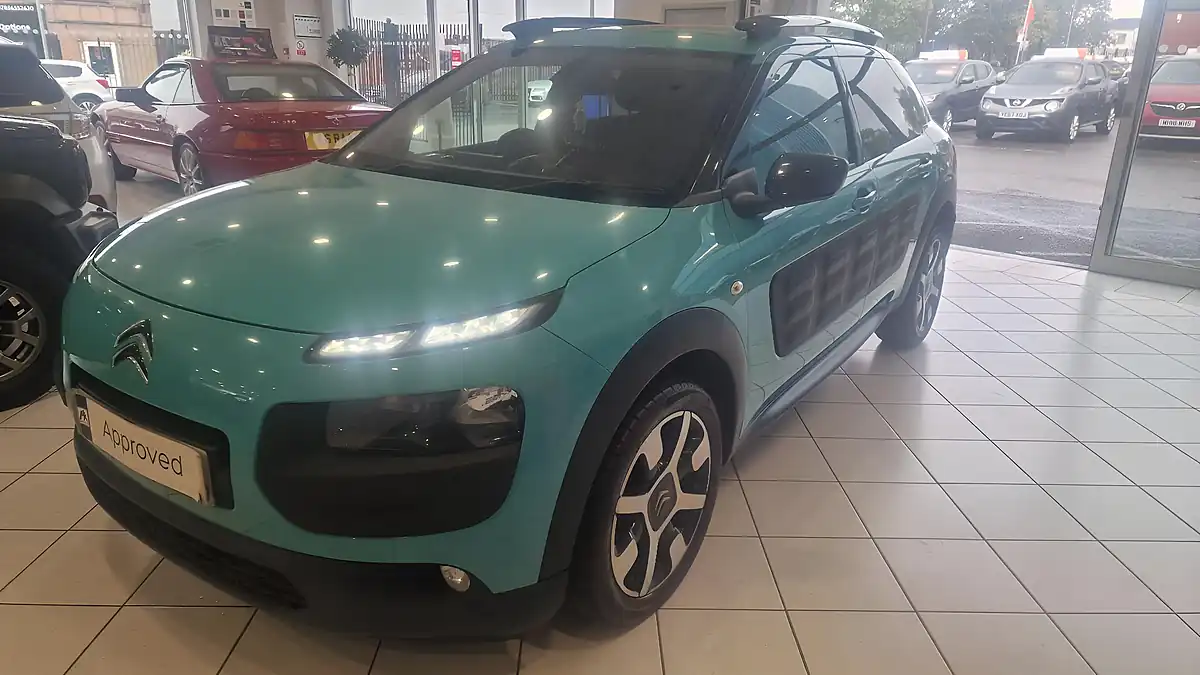 Used 2015 Citroen C4 Cactus Flair Blue - Interior and Exterior details 3