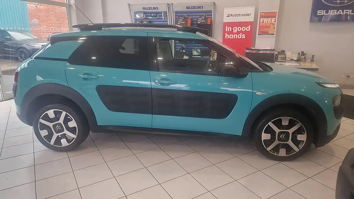 Used 2015 Citroen C4 Cactus Flair Blue - Interior and Exterior details 6