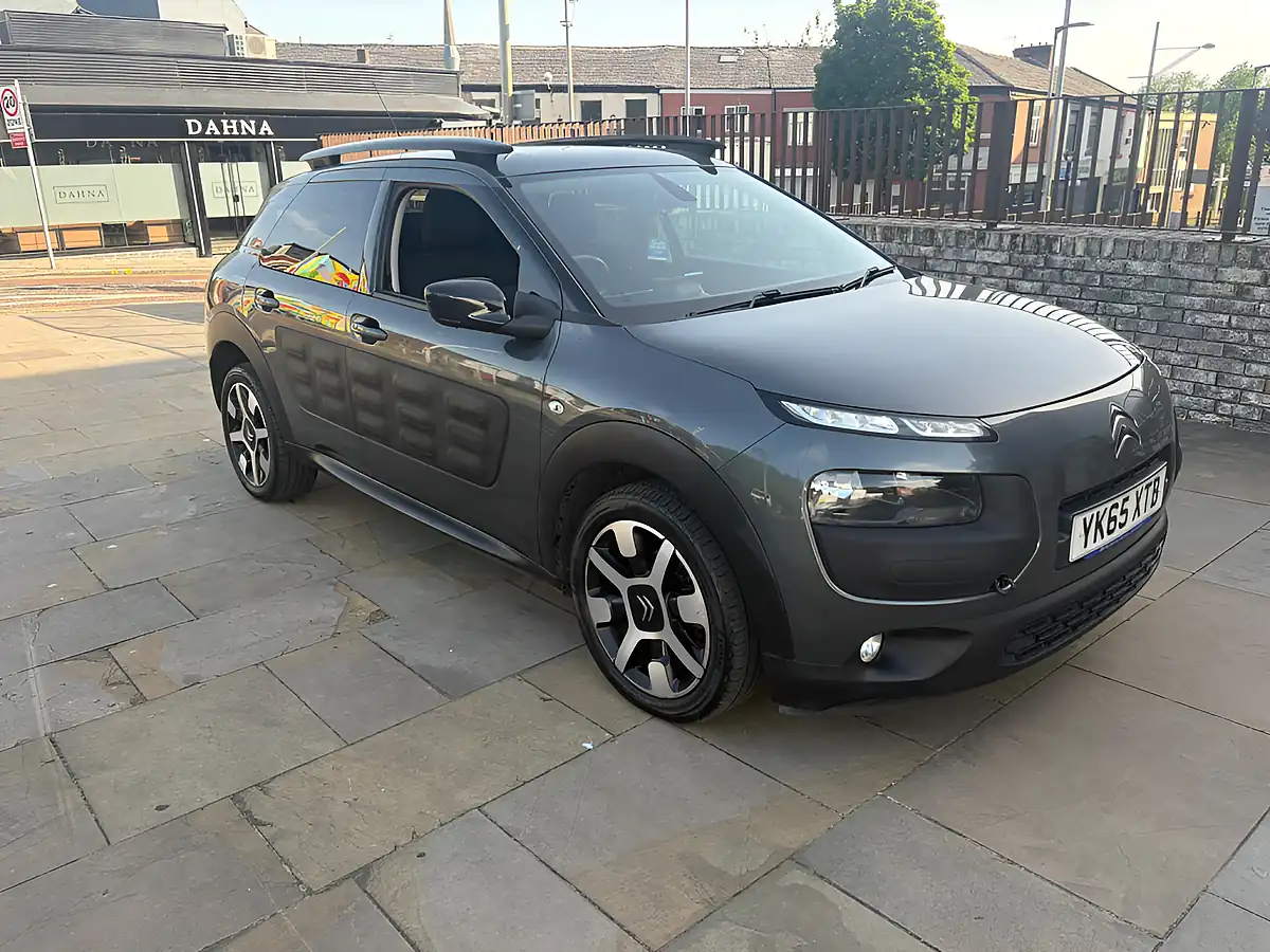 Used 2015 Citroen C4 Cactus Flair Grey - Front View