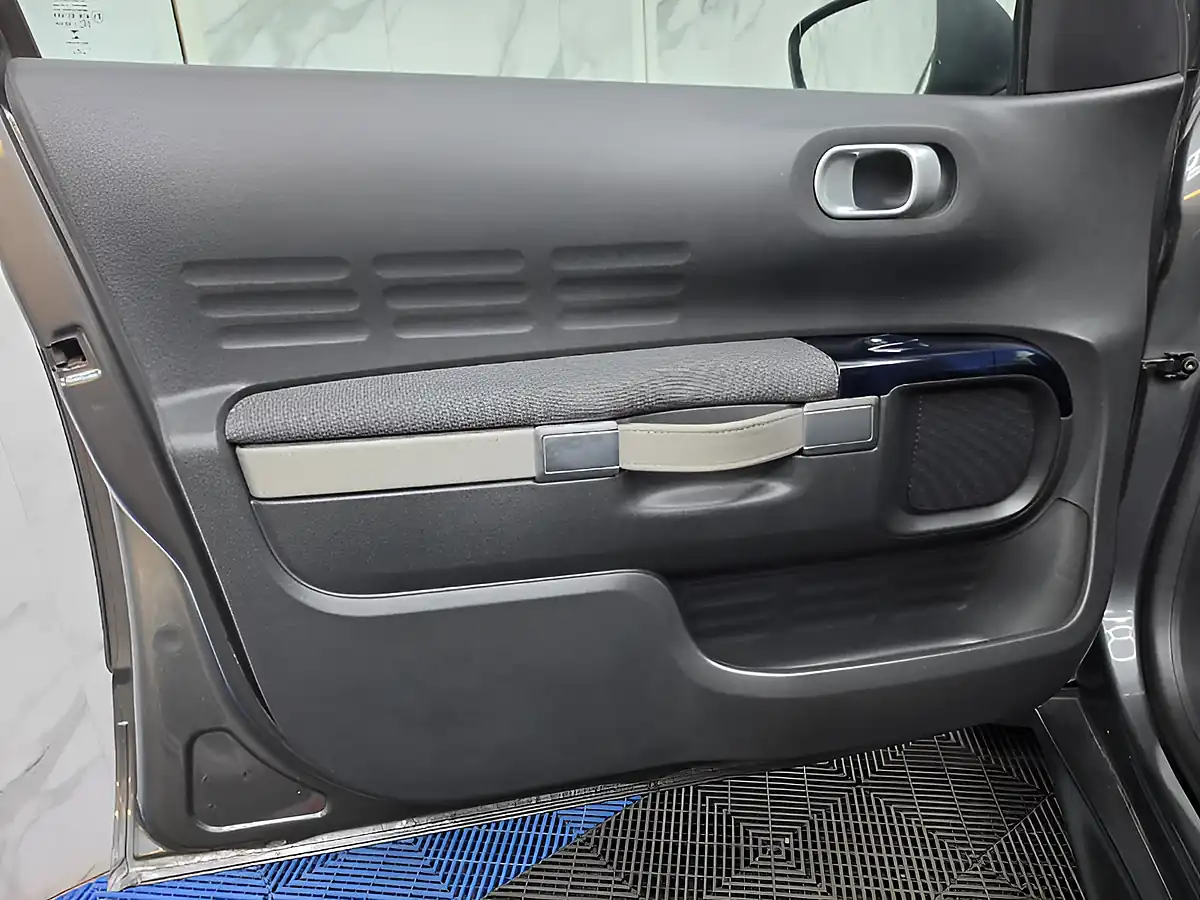 Used 2015 Citroen C4 Cactus Flair Grey - Interior and Exterior details 18