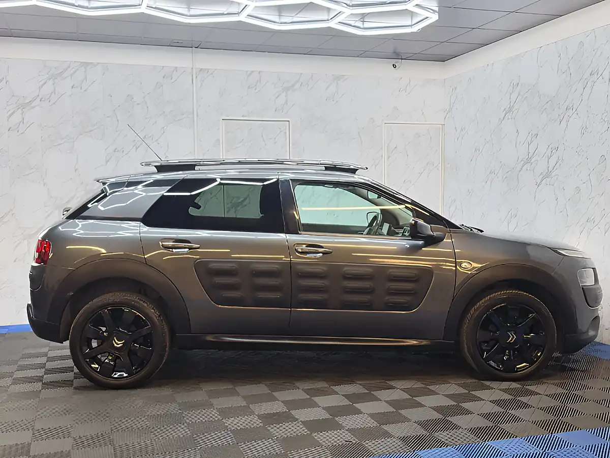 Used 2015 Citroen C4 Cactus Flair Grey - Interior and Exterior details 8