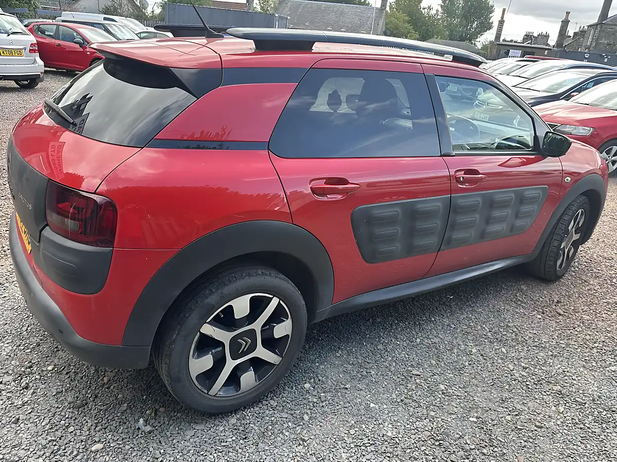 Used 2015 Citroen C4 Cactus Flair Red - Interior and Exterior details 14