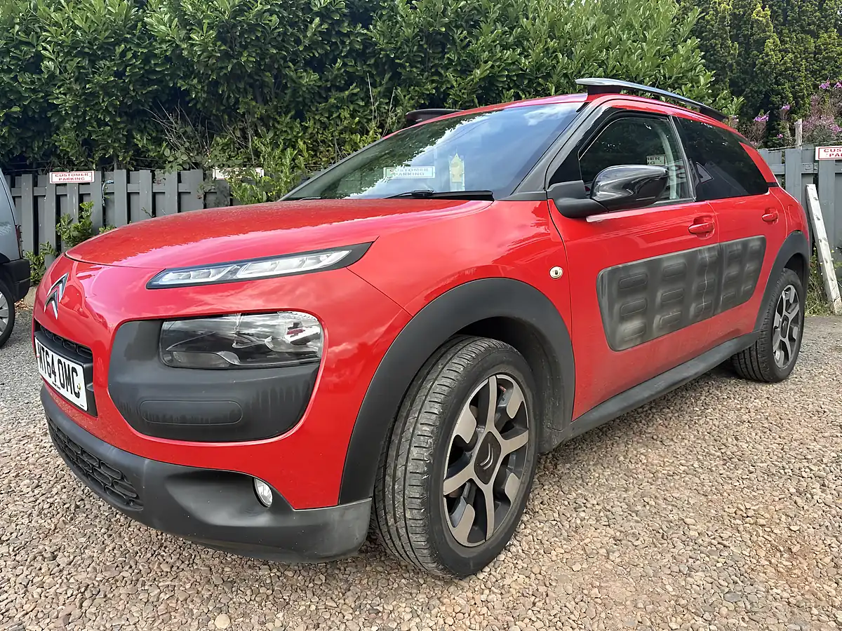 Used 2015 Citroen C4 Cactus Flair Red - Interior and Exterior details 5