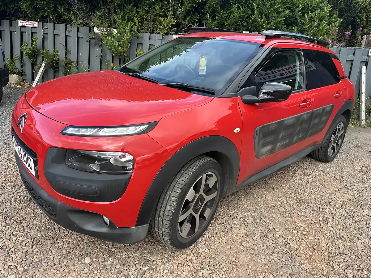 Used 2015 Citroen C4 Cactus Flair Red - Interior and Exterior details 6