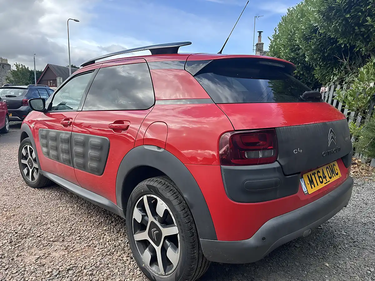 Used 2015 Citroen C4 Cactus Flair Red - Interior and Exterior details 9