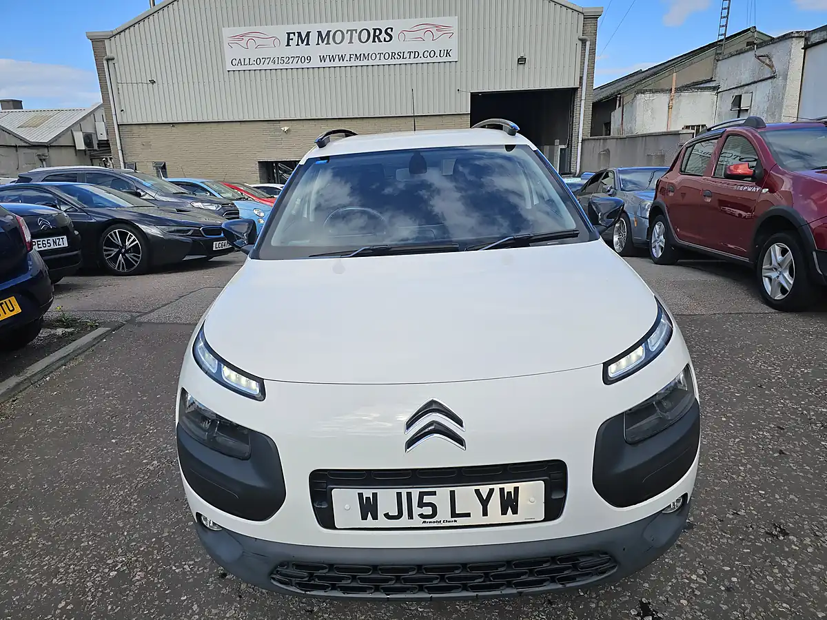 Used 2015 Citroen C4 Cactus Flair White - Front View