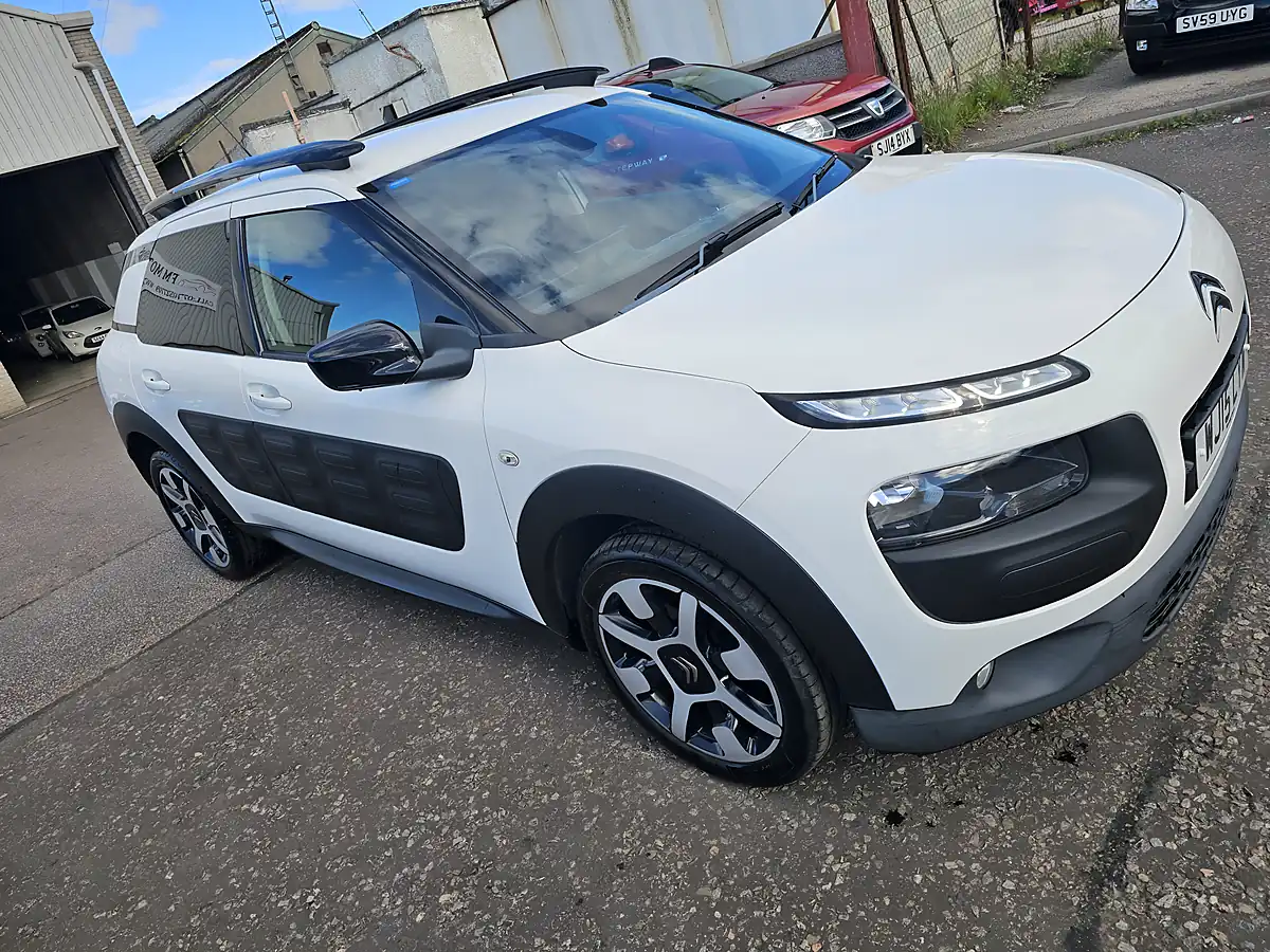 Used 2015 Citroen C4 Cactus Flair White - Interior and Exterior details 3