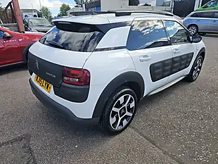 Used 2015 Citroen C4 Cactus Flair White - Interior and Exterior details 4