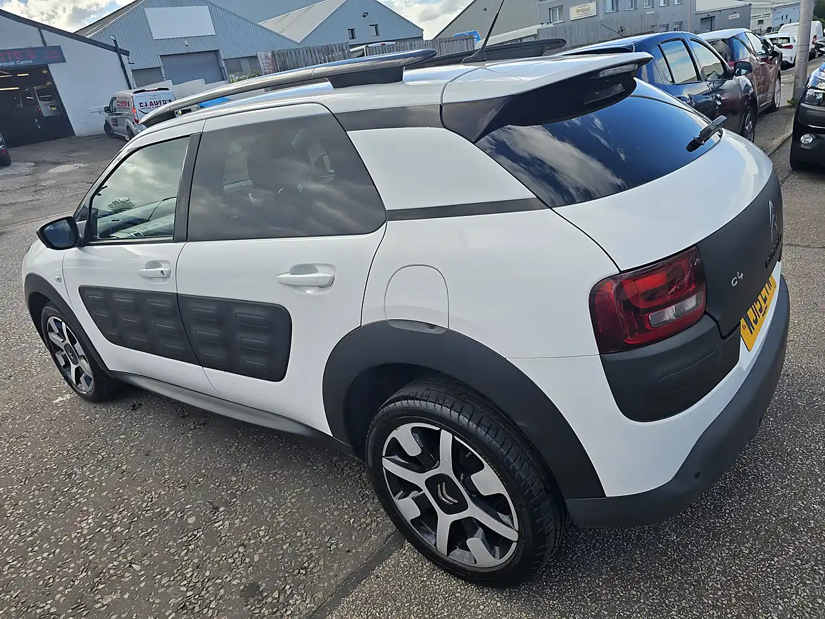 Used 2015 Citroen C4 Cactus Flair White - Interior and Exterior details 5