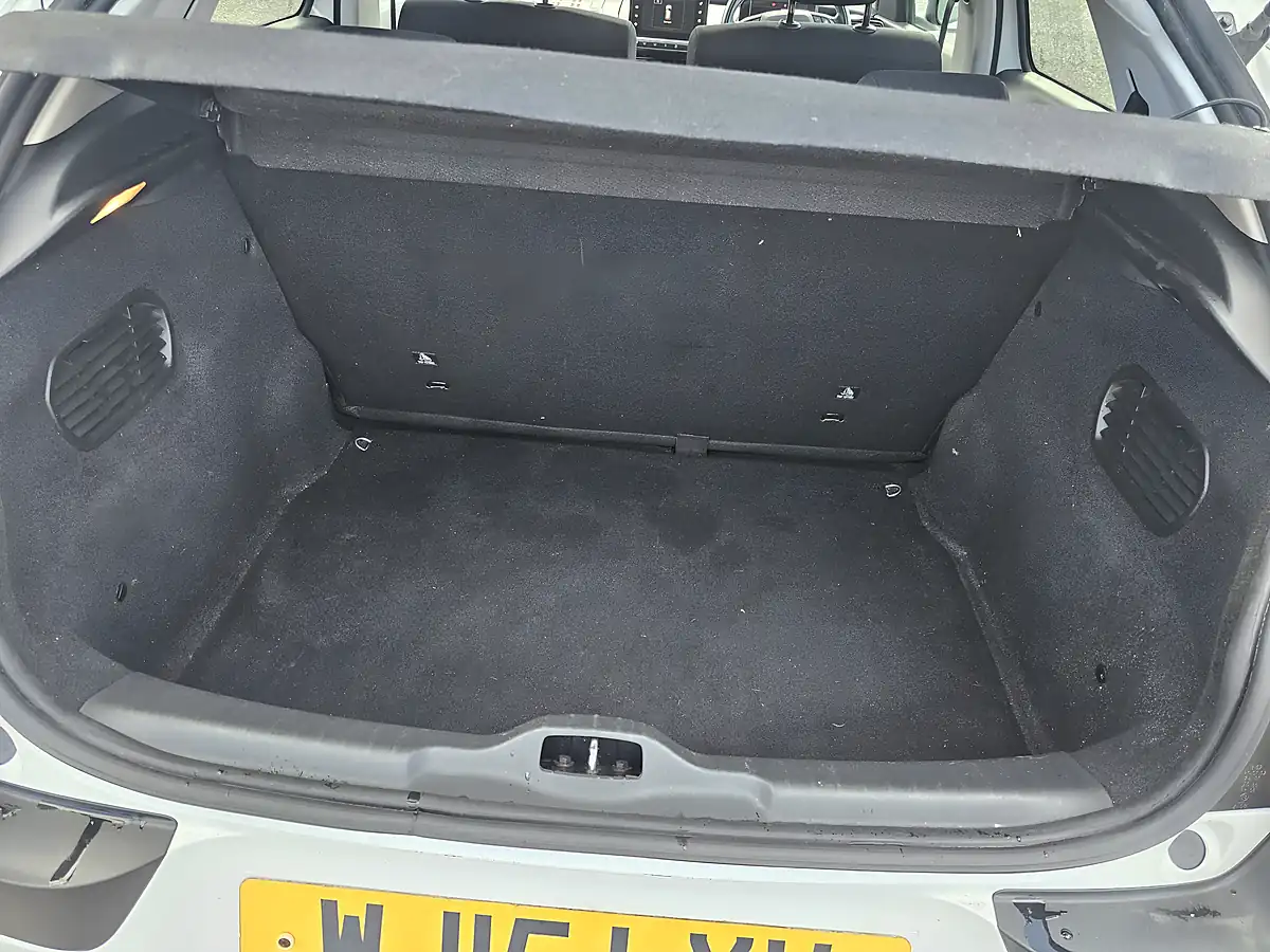 Used 2015 Citroen C4 Cactus Flair White - Interior and Exterior details 9