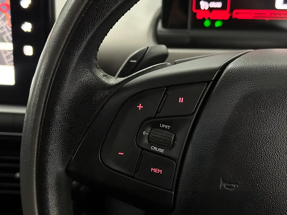 Used 2015 Citroen C4 Cactus Flair White - Interior and Exterior details 13