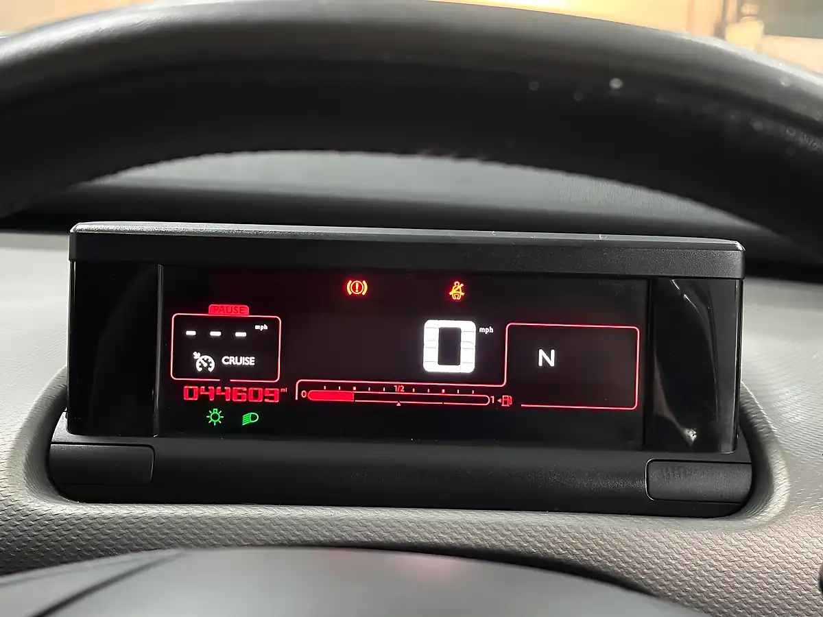 Used 2015 Citroen C4 Cactus Flair White - Interior and Exterior details 14