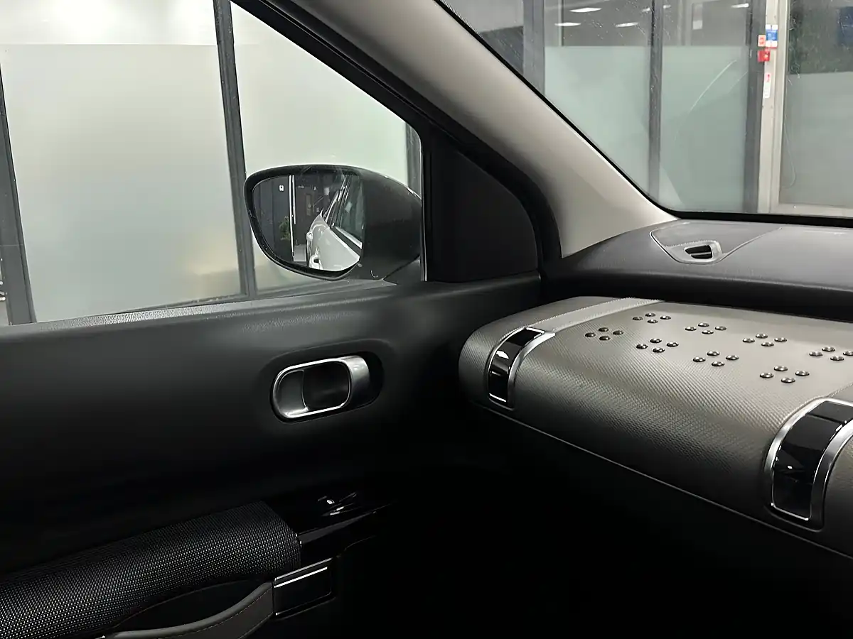 Used 2015 Citroen C4 Cactus Flair White - Interior and Exterior details 15