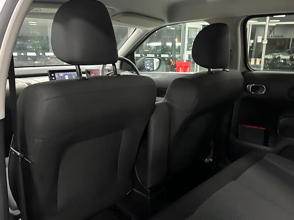 Used 2015 Citroen C4 Cactus Flair White - Interior and Exterior details 17