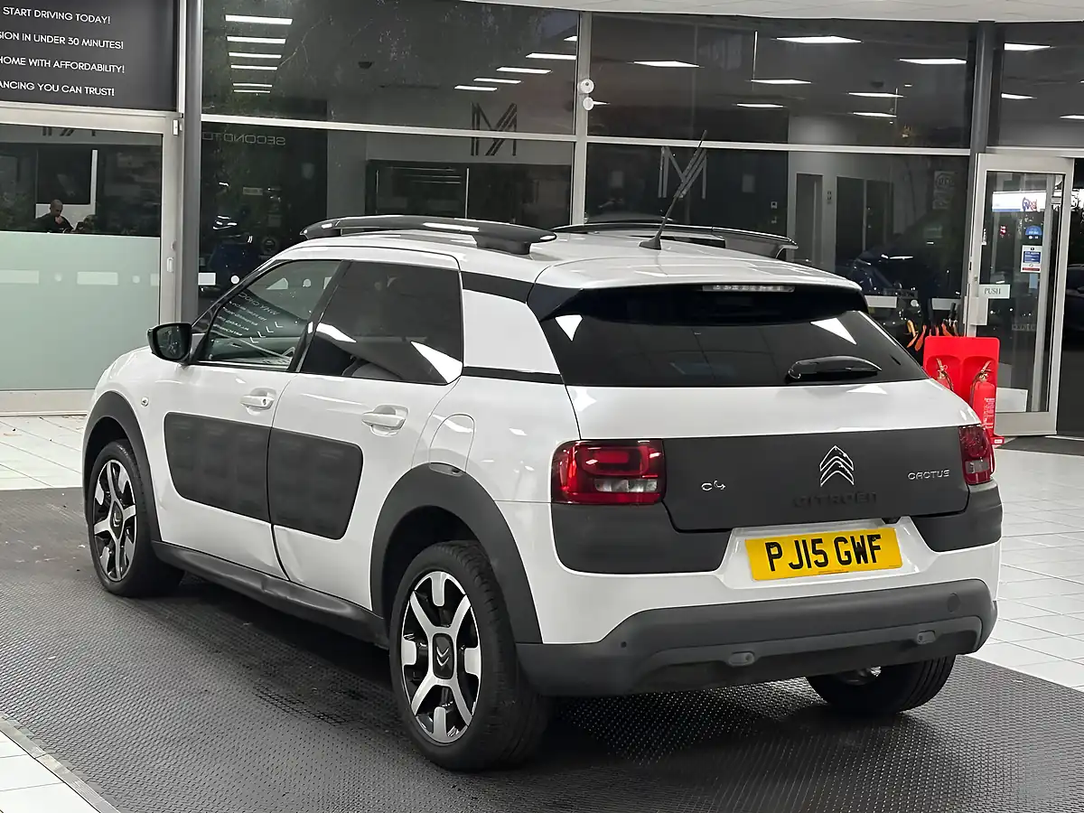 Used 2015 Citroen C4 Cactus Flair White - Interior and Exterior details 8