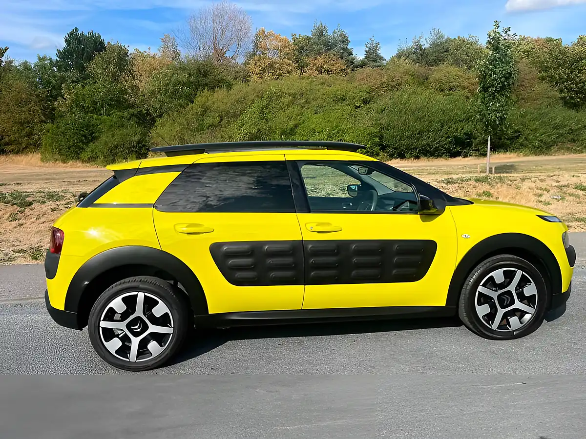 Used 2015 Citroen C4 Cactus Flair Yellow - Front View