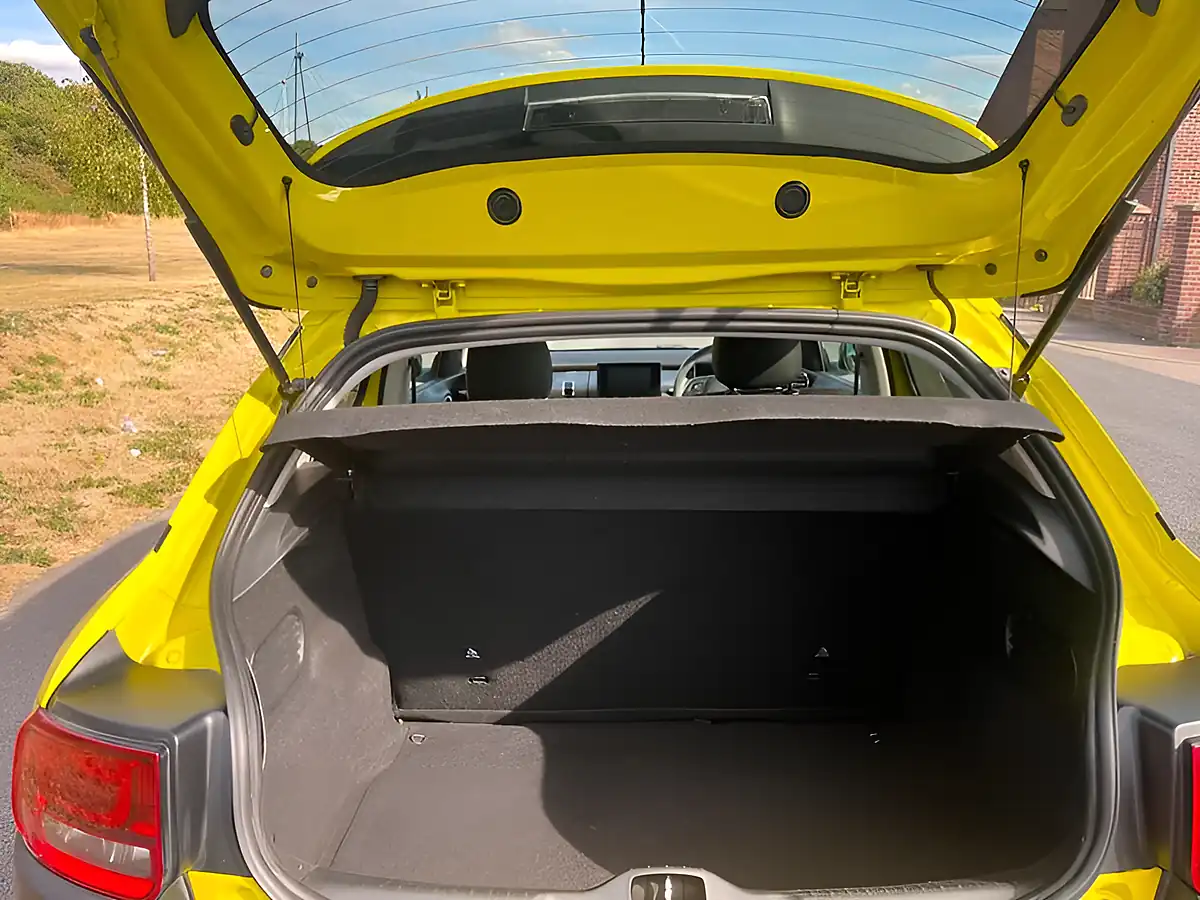 Used 2015 Citroen C4 Cactus Flair Yellow - Interior and Exterior details 10