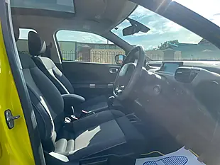 Used 2015 Citroen C4 Cactus Flair Yellow - Interior and Exterior details 13