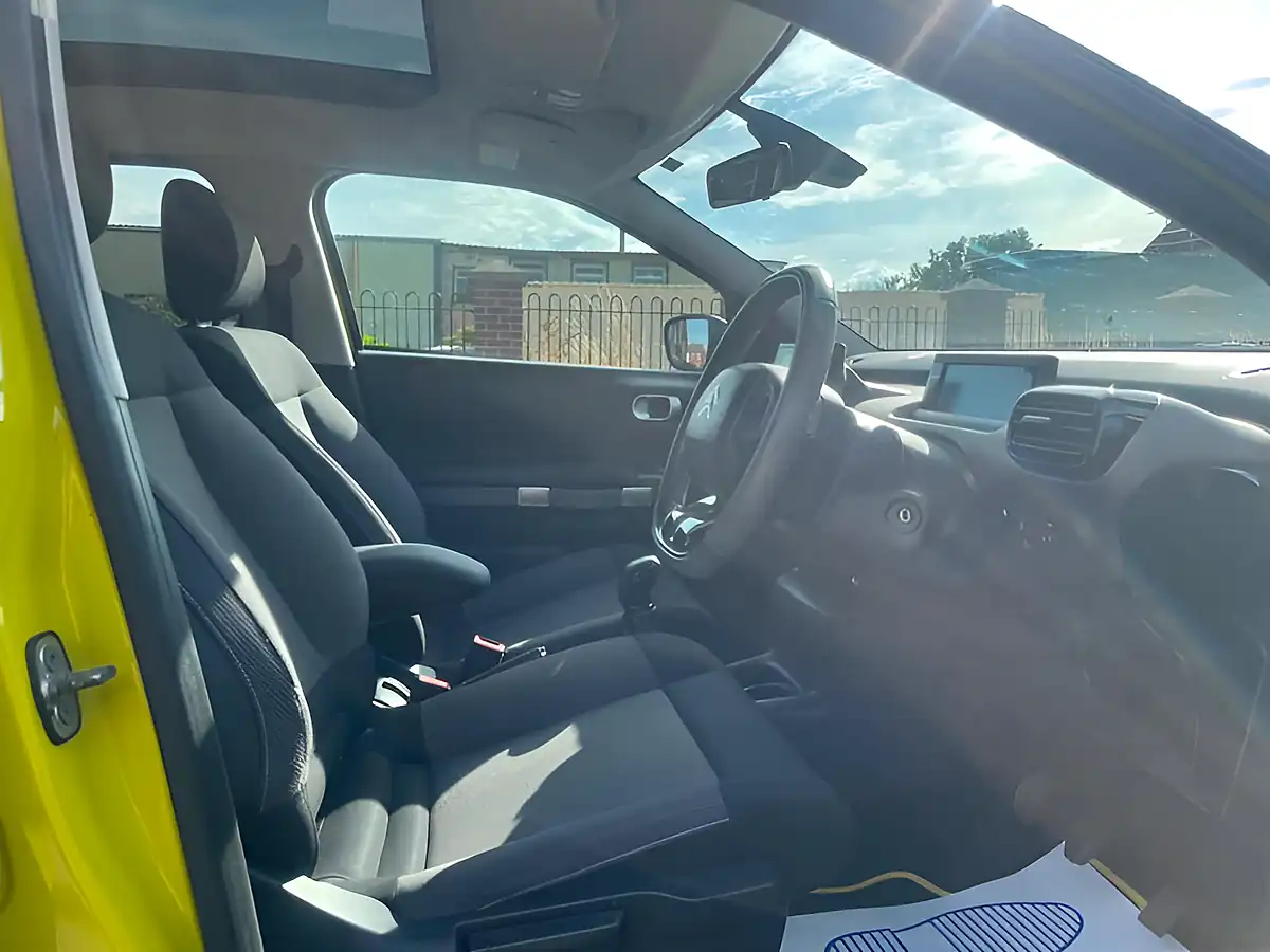 Used 2015 Citroen C4 Cactus Flair Yellow - Interior and Exterior details 13
