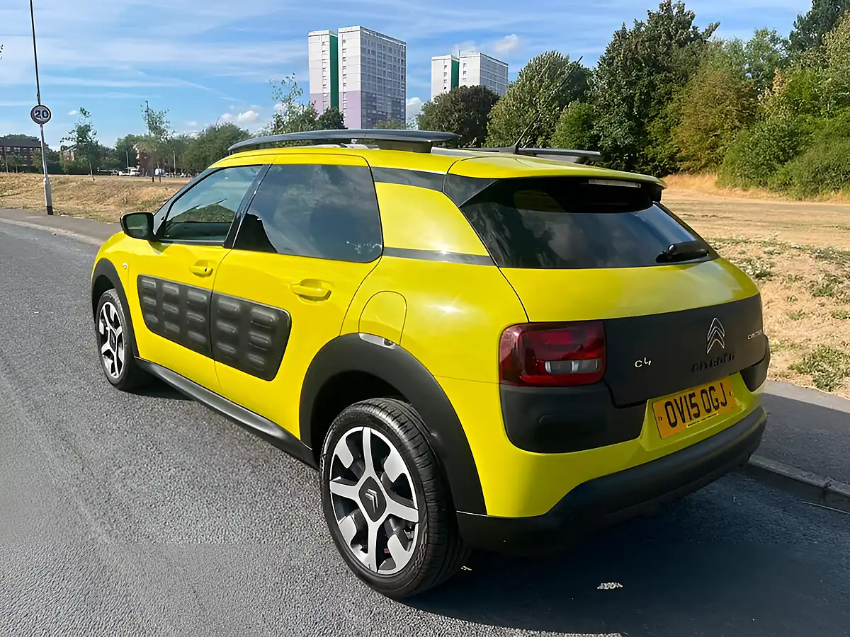 Used 2015 Citroen C4 Cactus Flair Yellow - Interior and Exterior details 3