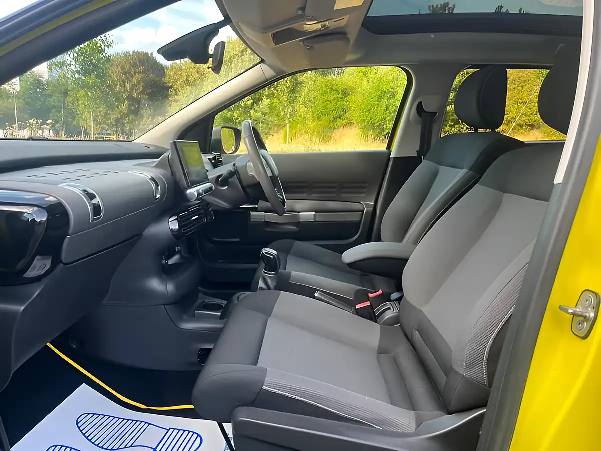 Used 2015 Citroen C4 Cactus Flair Yellow - Interior and Exterior details 6