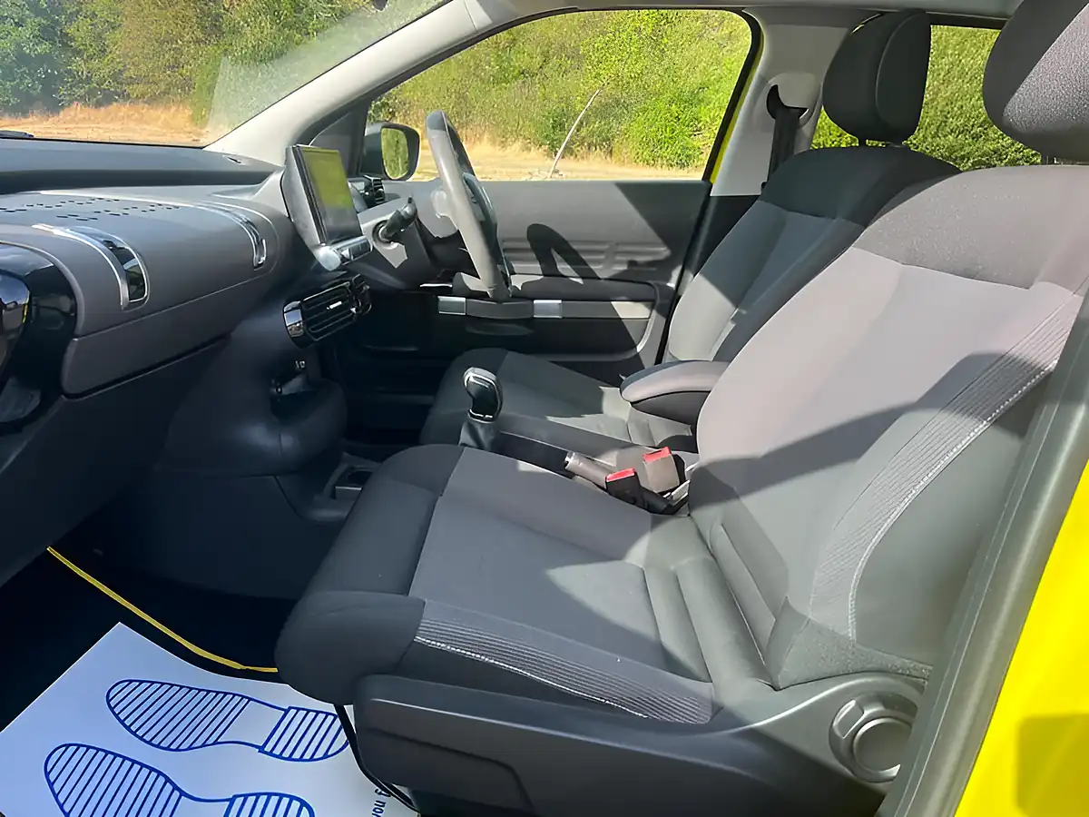 Used 2015 Citroen C4 Cactus Flair Yellow - Interior and Exterior details 7