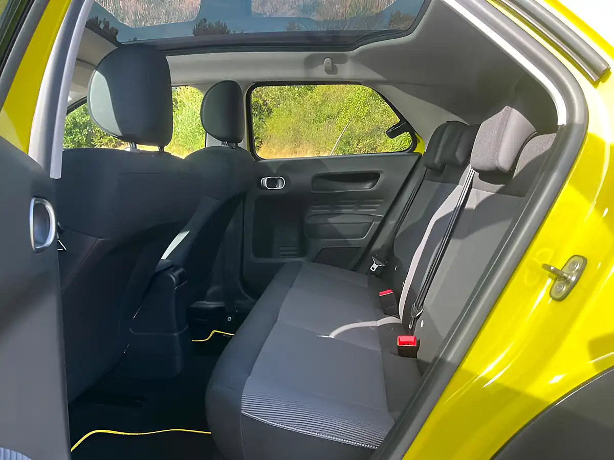 Used 2015 Citroen C4 Cactus Flair Yellow - Interior and Exterior details 9