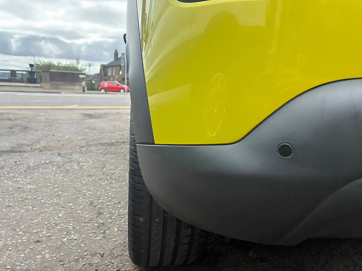 Used 2015 Citroen C4 Cactus Flair Yellow - Interior and Exterior details 12