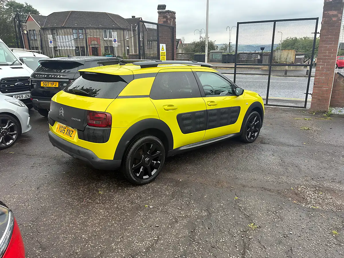 Used 2015 Citroen C4 Cactus Flair Yellow - Interior and Exterior details 15
