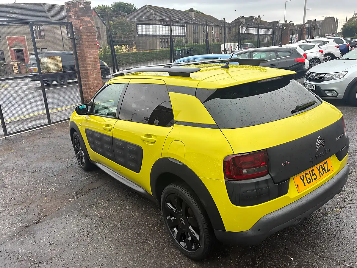 Used 2015 Citroen C4 Cactus Flair Yellow - Interior and Exterior details 17