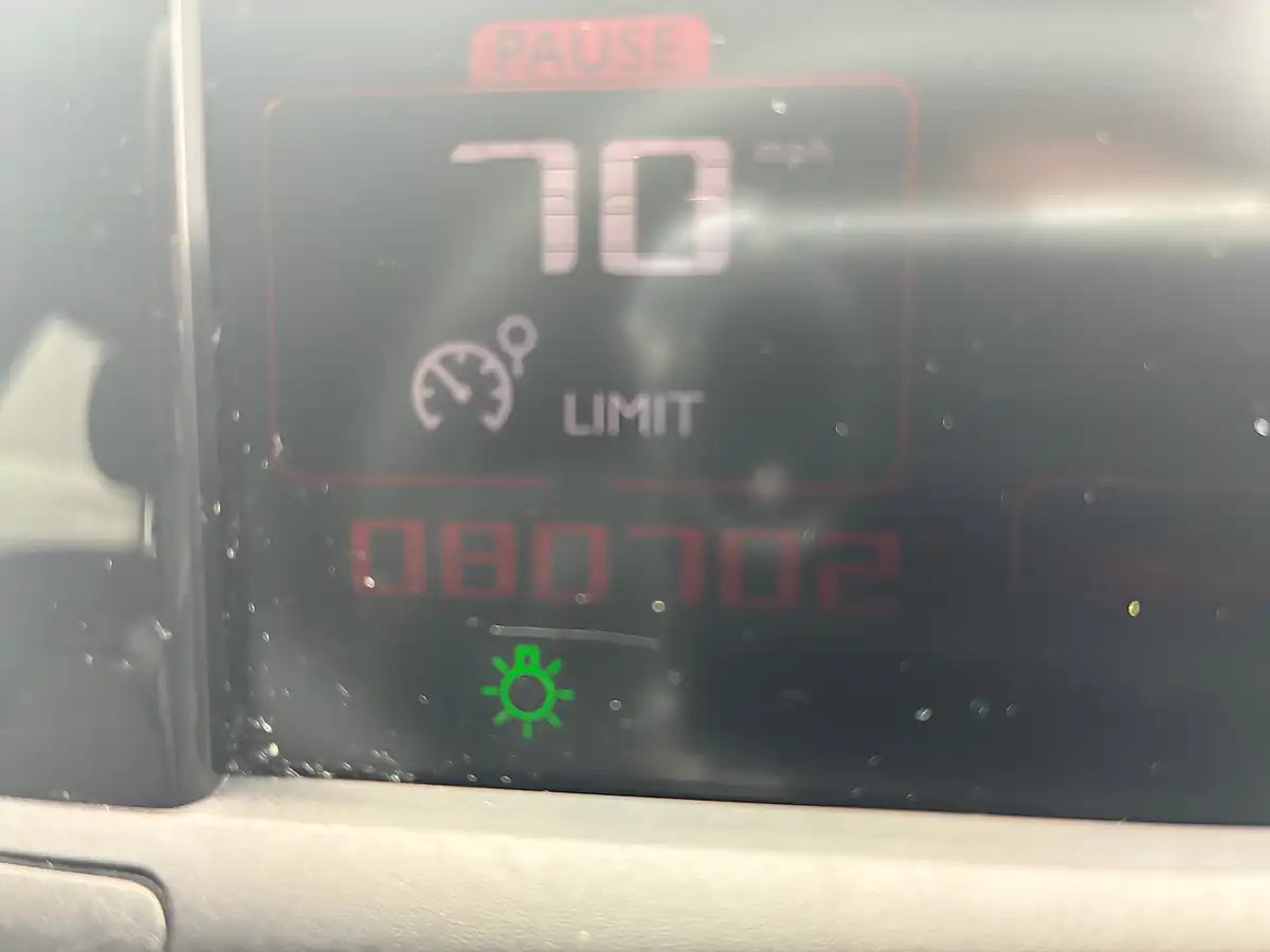 Used 2015 Citroen C4 Cactus Flair Yellow - Interior and Exterior details 5