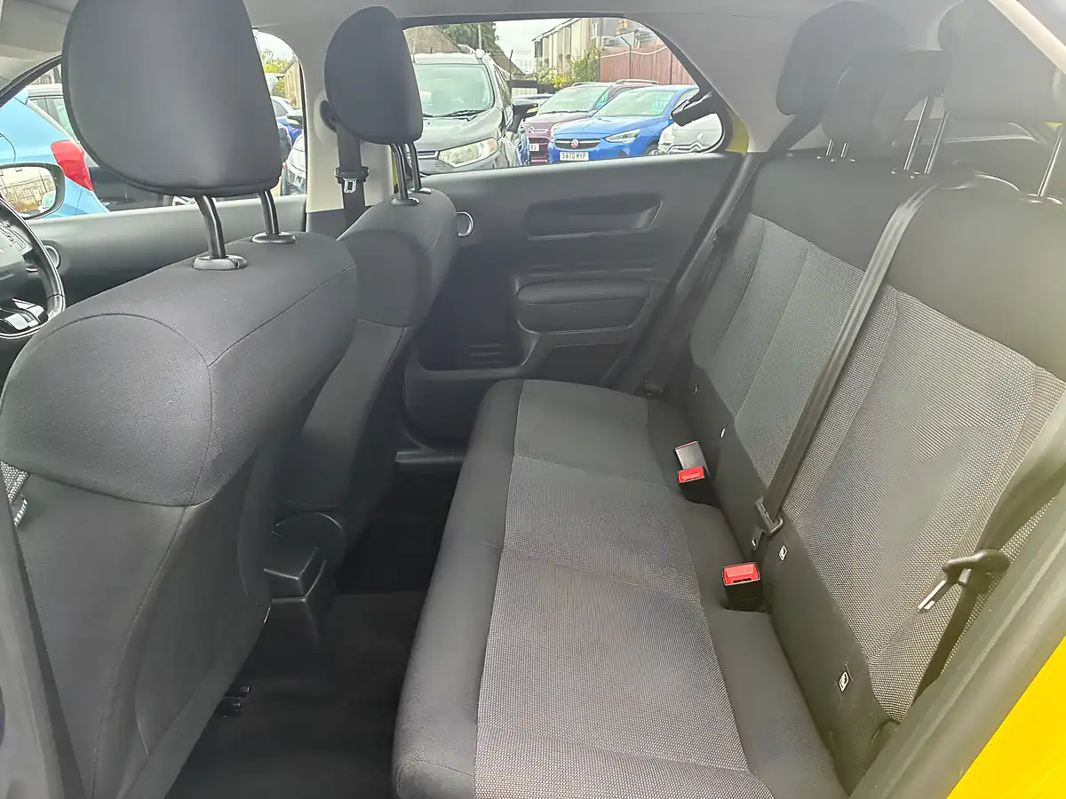 Used 2015 Citroen C4 Cactus Flair Yellow - Interior and Exterior details 7
