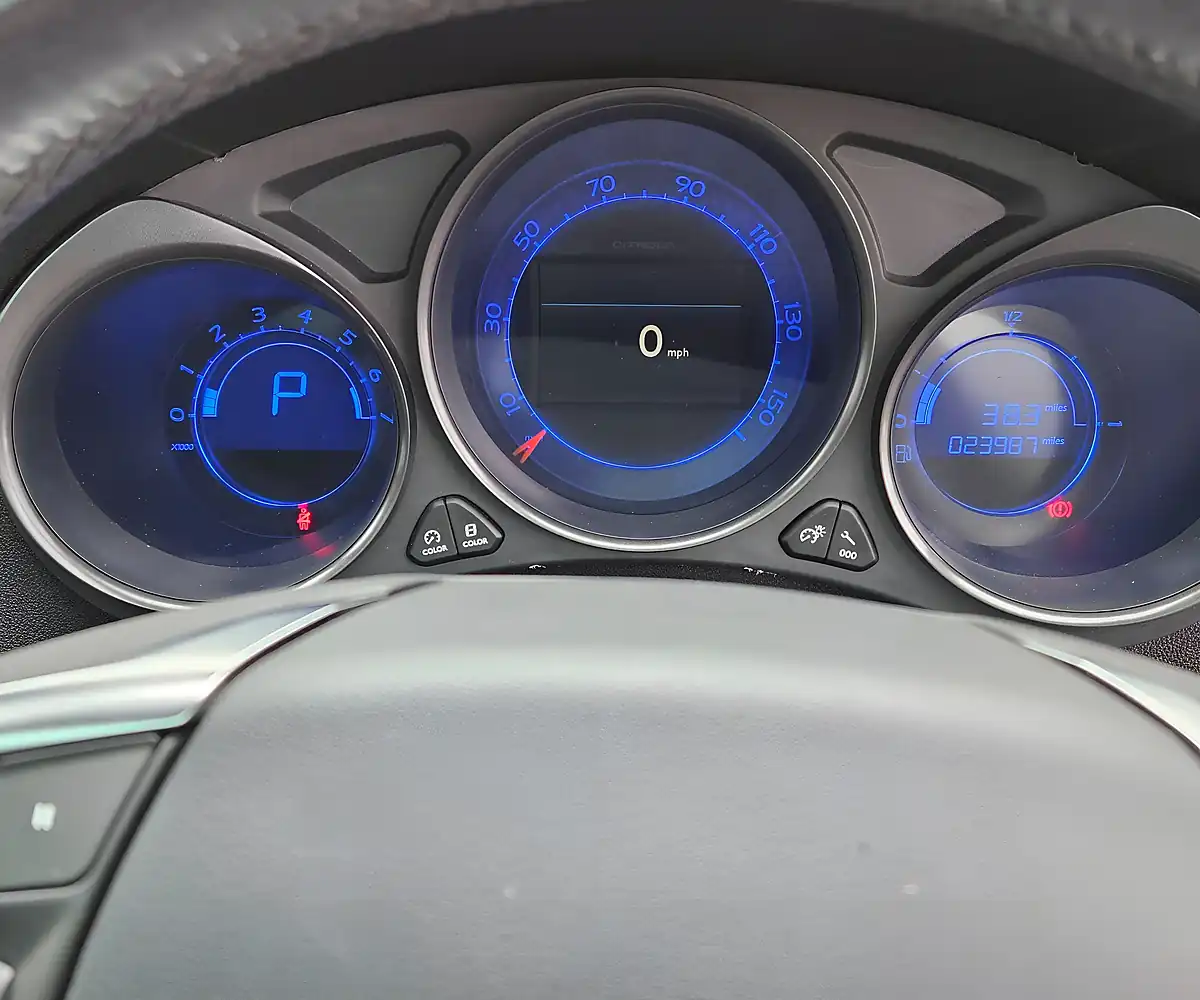 Used 2015 Citroen C4 Flair Grey - Interior and Exterior details 15