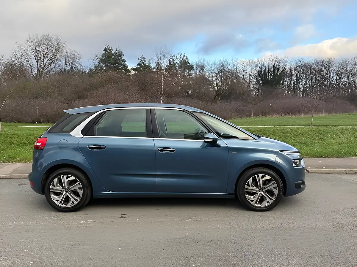 Used 2015 Citroen C4 Picasso Exclusive Blue - Front View