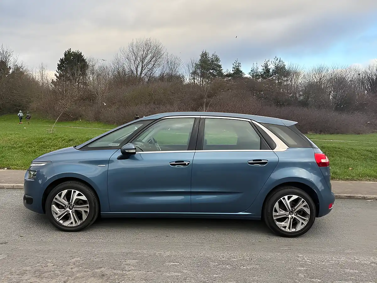Used 2015 Citroen C4 Picasso Exclusive Blue - Interior and Exterior details 4