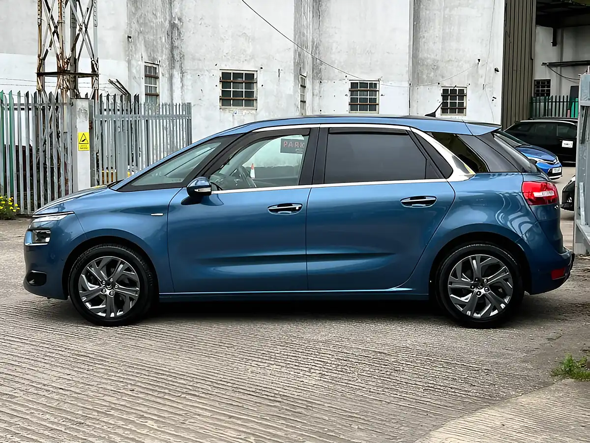 Used 2015 Citroen C4 Picasso Exclusive Blue - Interior and Exterior details 10