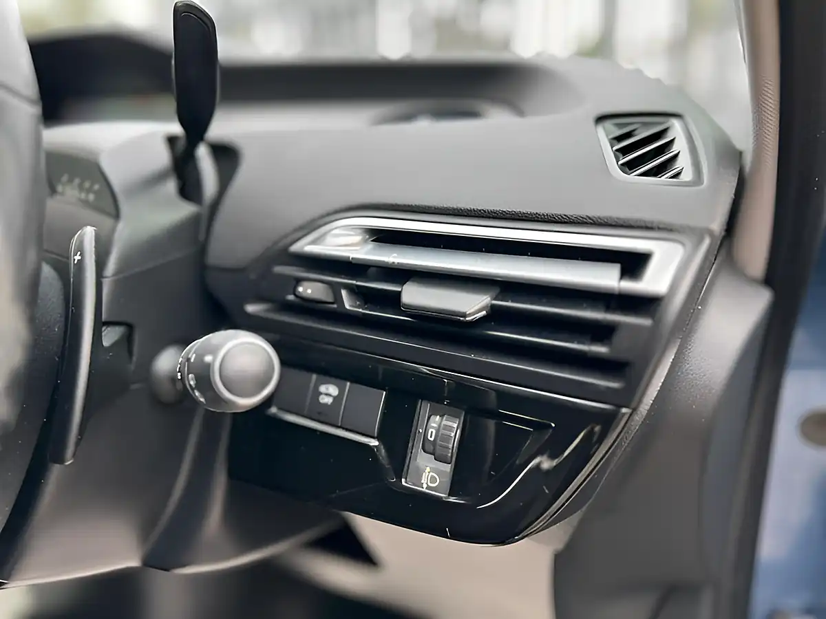 Used 2015 Citroen C4 Picasso Exclusive Blue - Interior and Exterior details 16